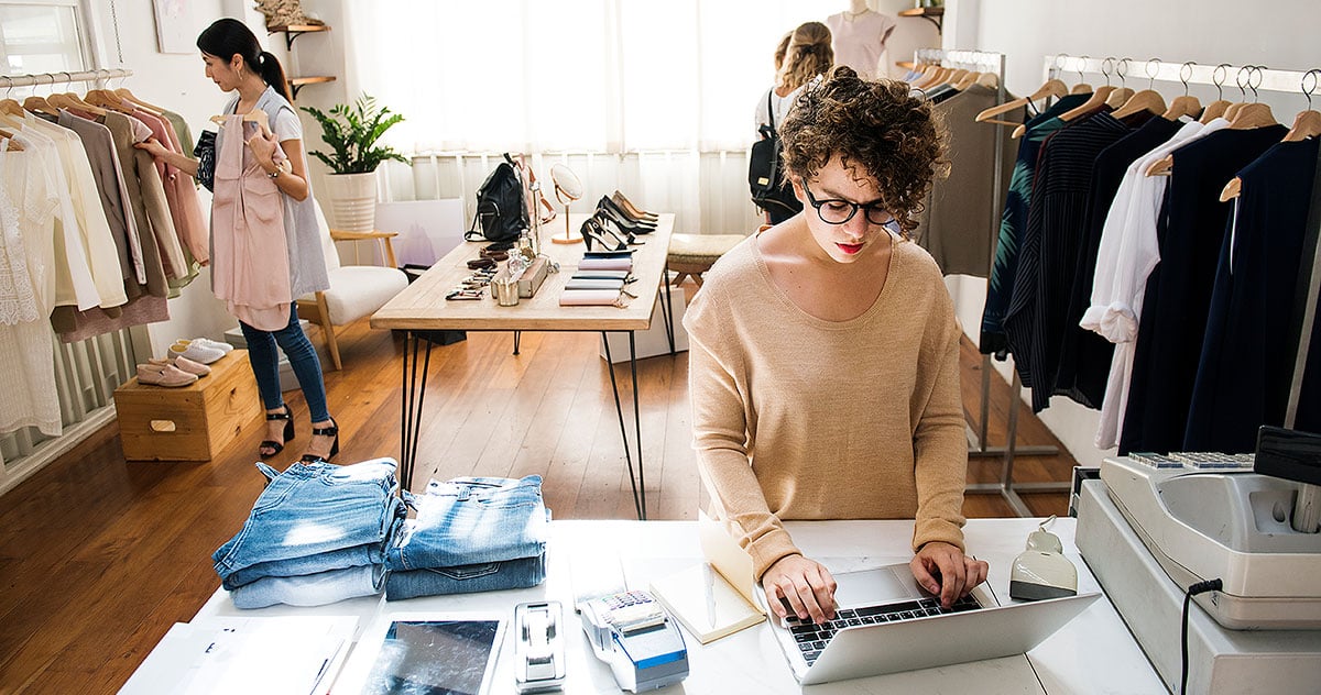 a-female-business-owner-is-using-the-laptop-YLMG59N
